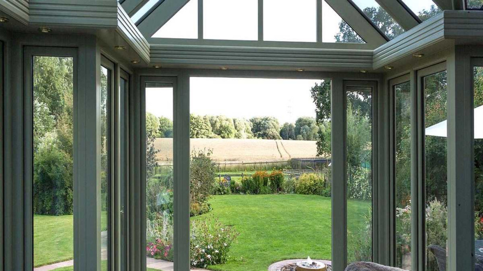 Inspiration for a medium sized classic conservatory in Other.