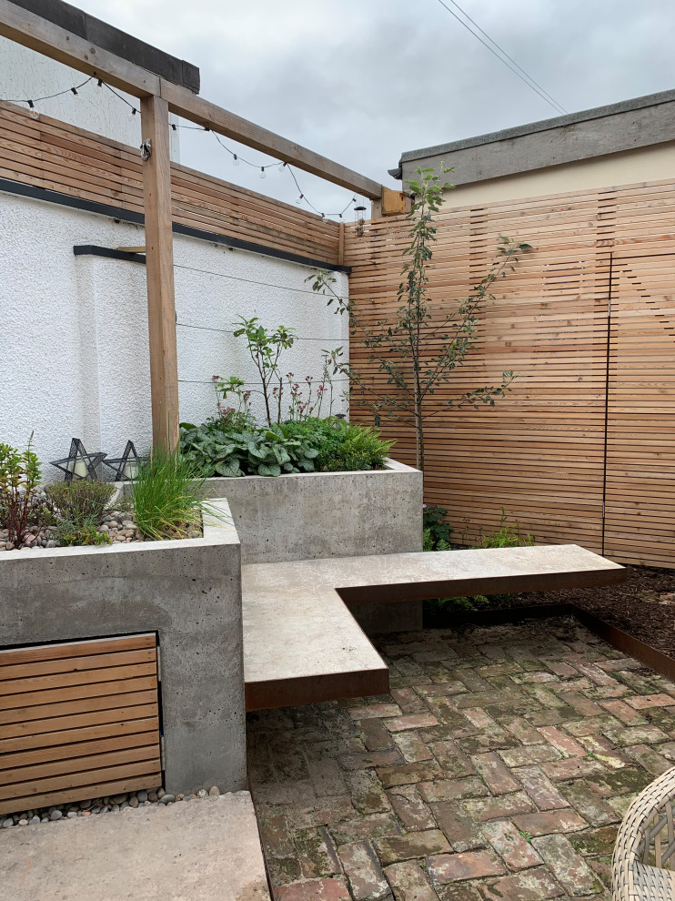 Photo of a small industrial backyard partial sun garden in Edinburgh with with raised garden bed.