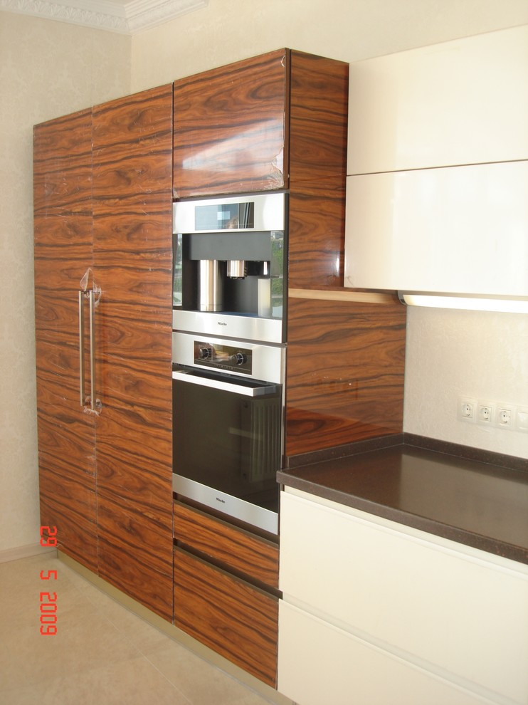 Современный стиль с элементами классики.