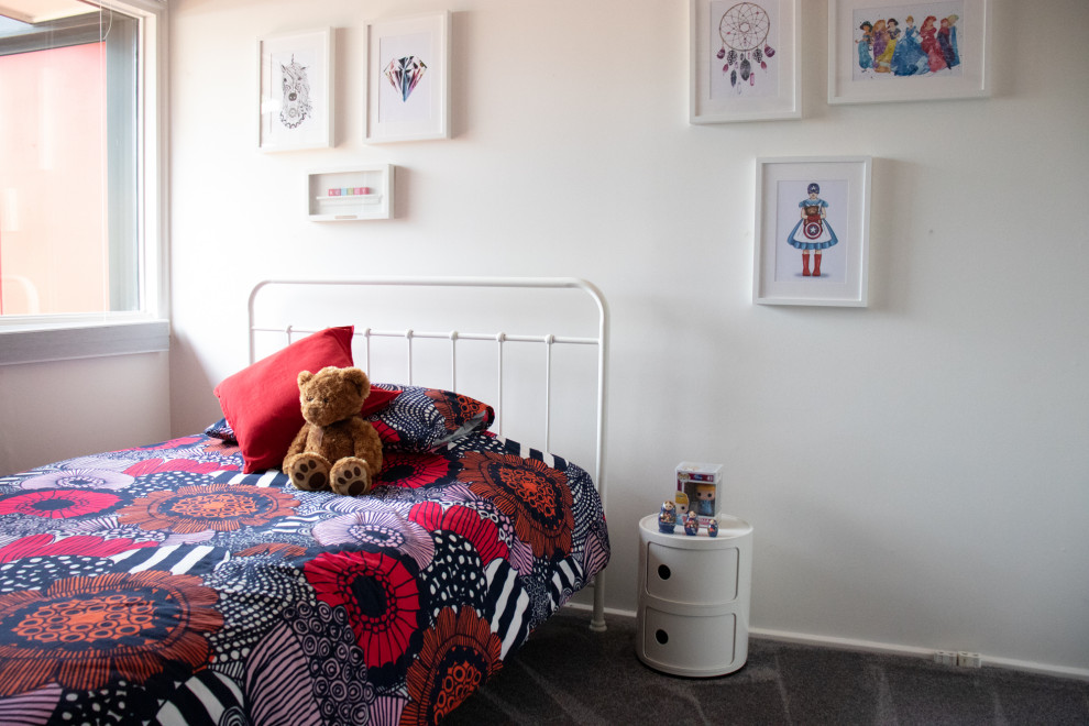 This is an example of a midcentury bedroom in Canberra - Queanbeyan.