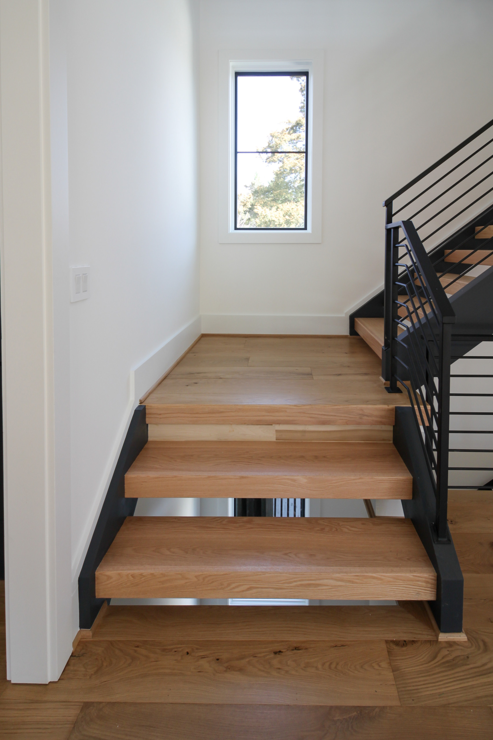 85_Sleek Three-Quarter Turn Multilevel-Staircase, McLean VA 22101