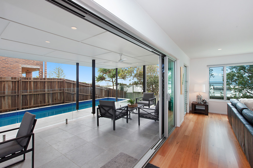 Beach style patio in Sunshine Coast.