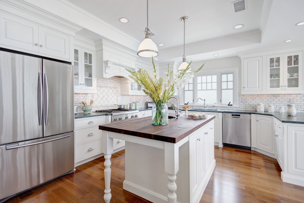 Transitional kitchen photo in DC Metro