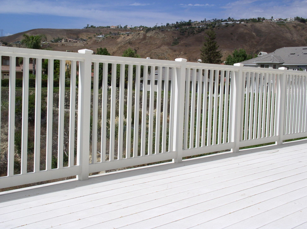 Inspiration for a mid-sized transitional backyard deck remodel in Orange County with no cover