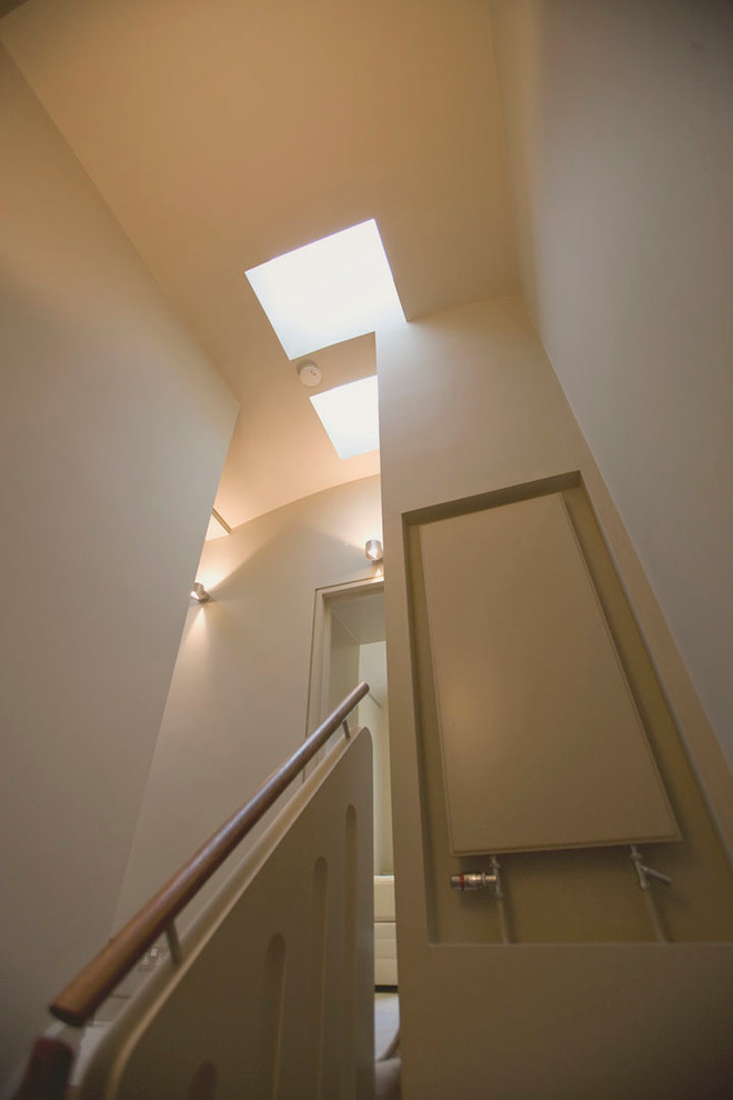 Photo of a contemporary staircase in Berkshire.