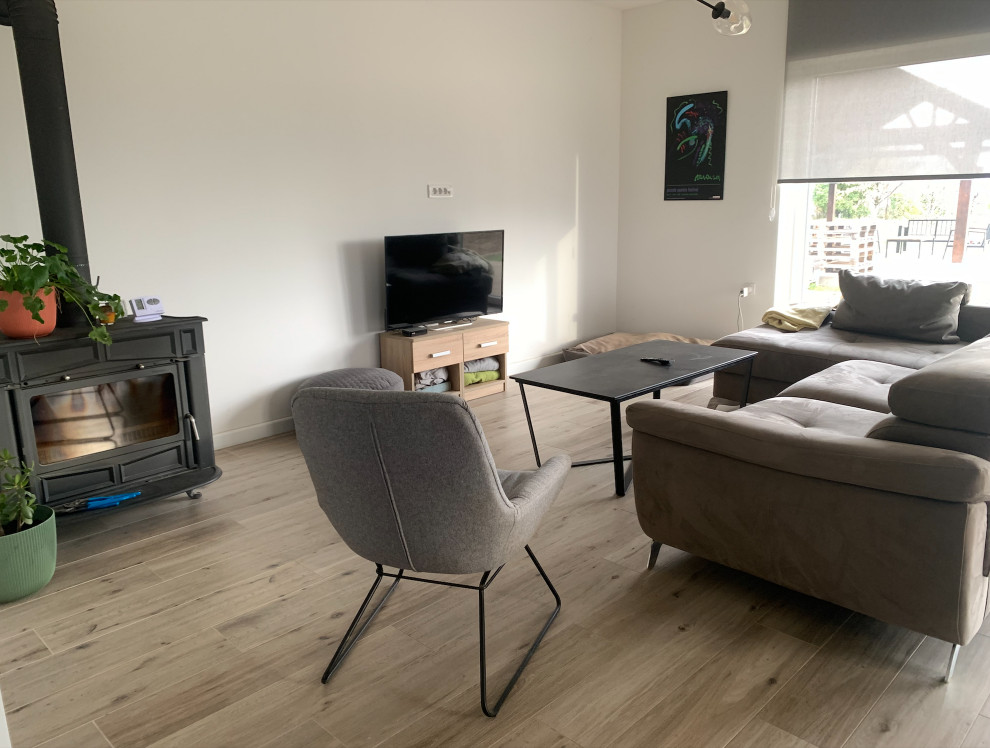 Need ideas for tv unit and piano placement