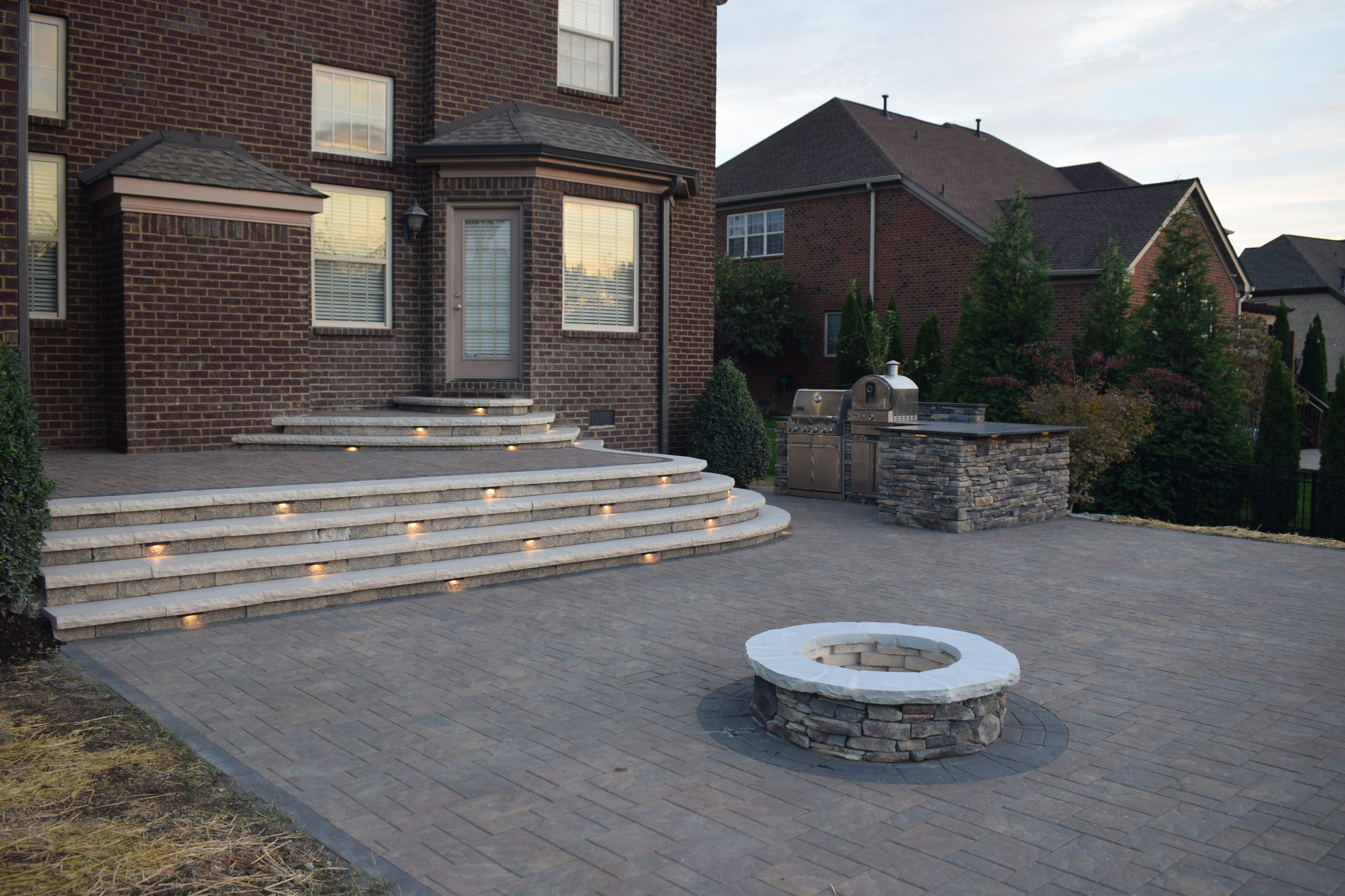 Tiered patio w/Kitchen