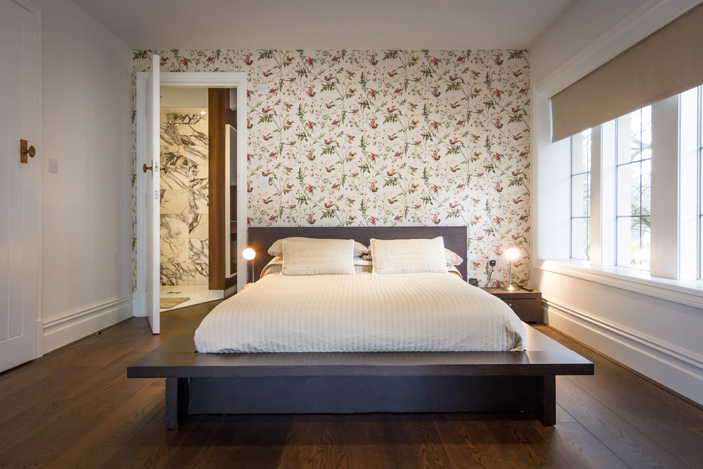 Immagine di una camera da letto stile americano