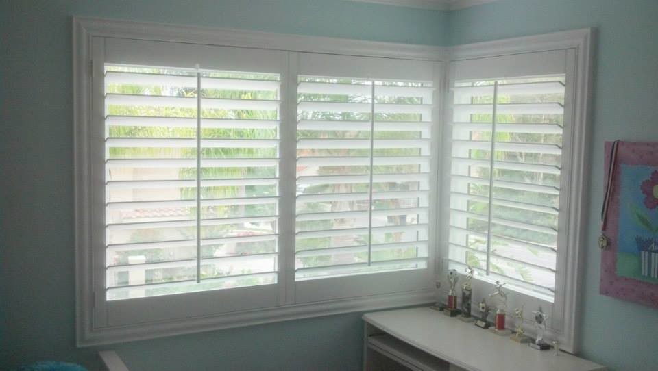 Example of a transitional home design design in Orange County