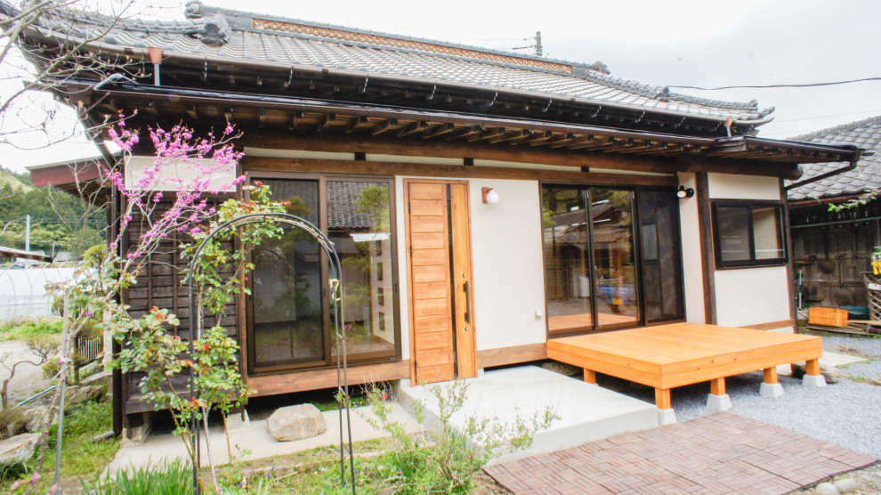 他の地域にあるおしゃれな家の外観の写真