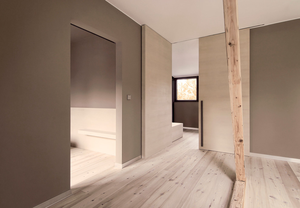 Design ideas for a small scandinavian master bedroom in Dusseldorf with light hardwood floors.