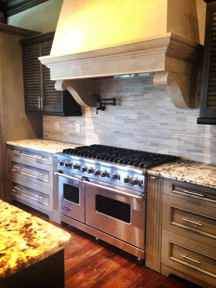 Kitchen - transitional kitchen idea in Atlanta