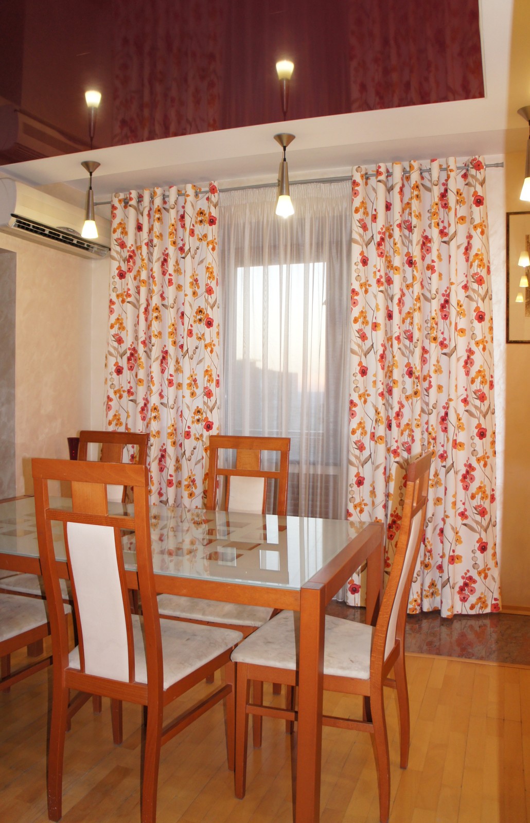 Новые шторы в гостиную-столовую.