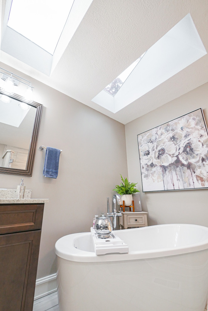 Transitional home design photo in Cleveland