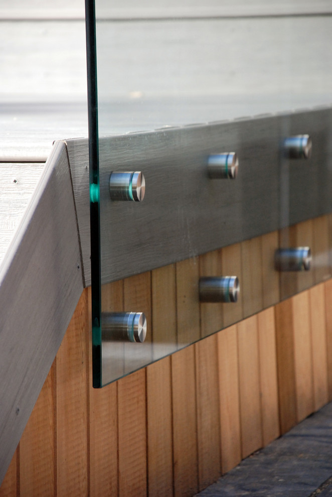 Inspiration for a modern deck remodel in Toronto