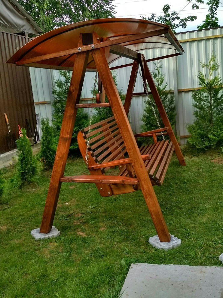 Садовые качели из дерева