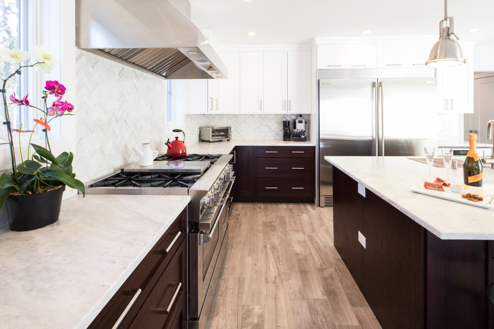 Inspiration for a mid-sized transitional u-shaped beige floor and porcelain tile eat-in kitchen remodel in Chicago with a single-bowl sink, shaker cabinets, dark wood cabinets, marble countertops, gray backsplash, marble backsplash, stainless steel appliances and an island