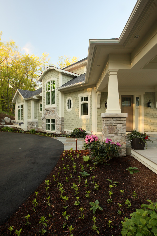 Design ideas for a large traditional three-storey green exterior in Grand Rapids with mixed siding.