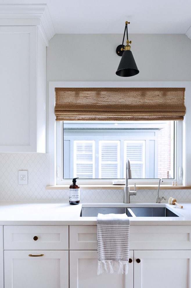 Kitchen - transitional kitchen idea