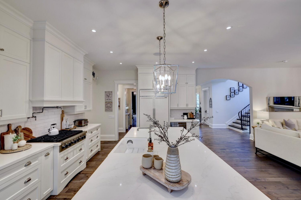 Inspiration for a transitional kitchen remodel in Toronto