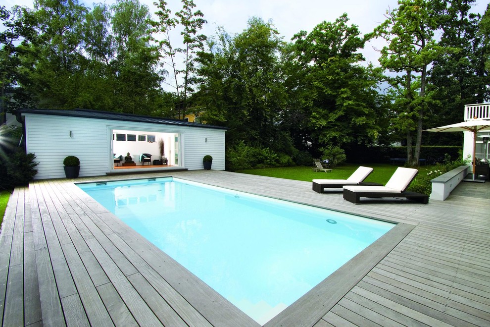 Design ideas for a traditional pool in Munich.