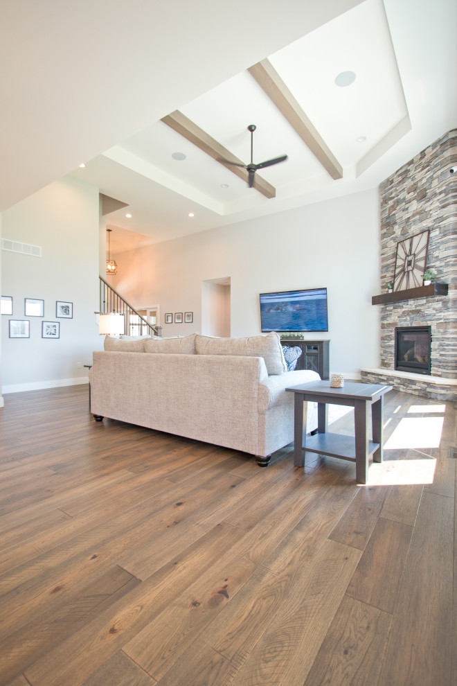 Home design - transitional home design idea