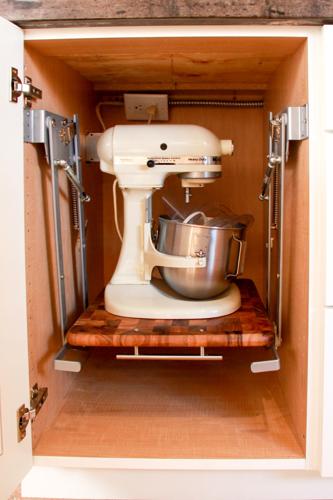 Mid-sized transitional u-shaped porcelain tile and brown floor eat-in kitchen photo in Phoenix with an undermount sink, shaker cabinets, white cabinets, white backsplash, subway tile backsplash, stainless steel appliances, an island, granite countertops and brown countertops