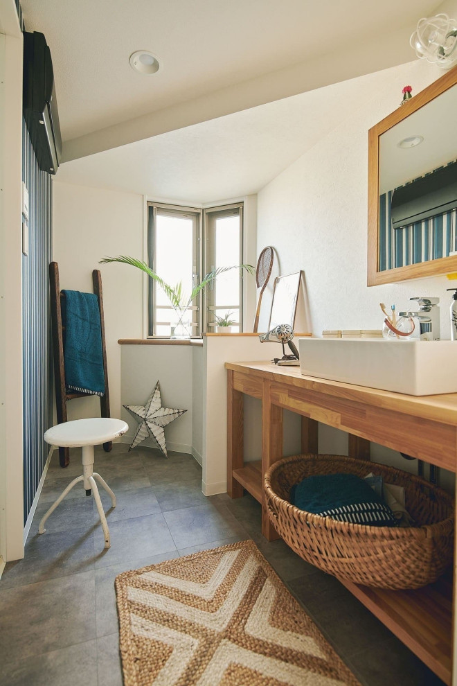 Inspiration for a beach style powder room in Tokyo Suburbs with white cabinets, brown benchtops and a built-in vanity.