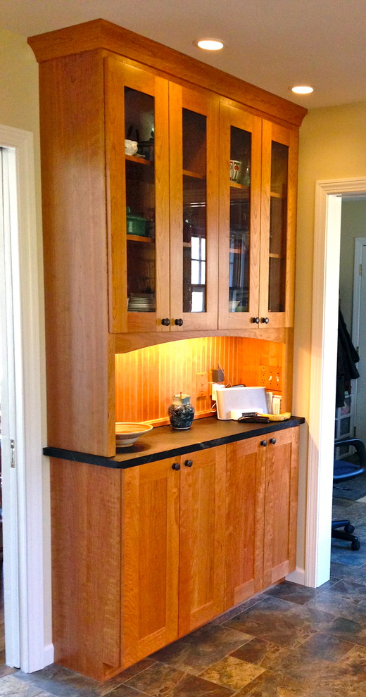 Inspiration for a transitional kitchen remodel in Bridgeport
