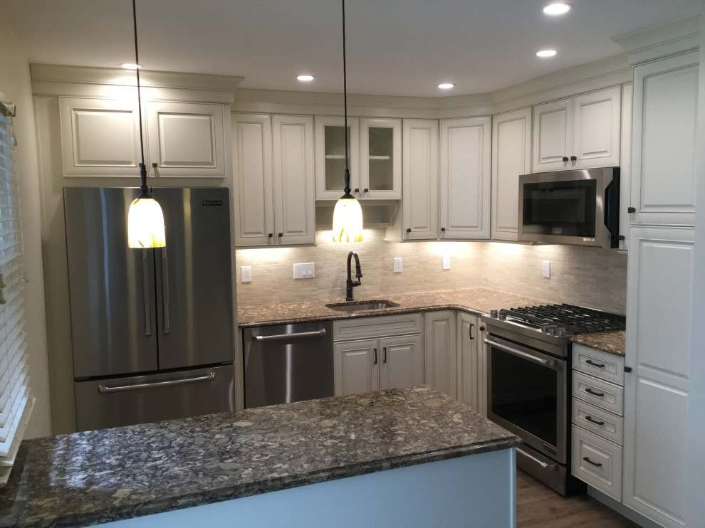 Inspiration for a timeless kitchen remodel in New York
