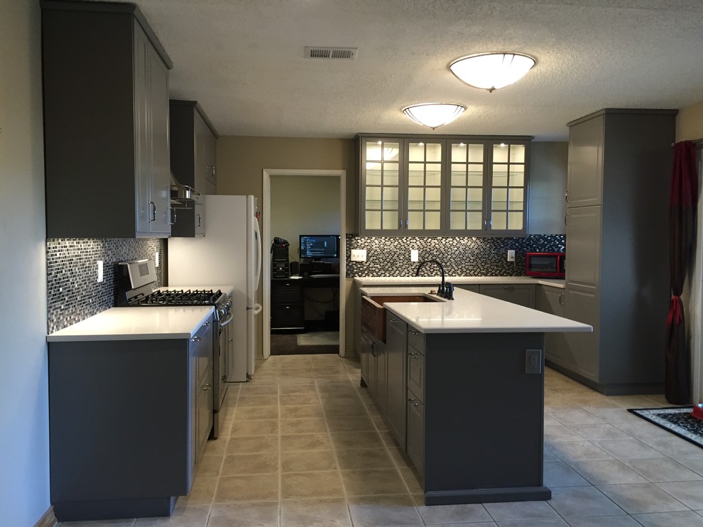 Kitchen - transitional kitchen idea in Dallas