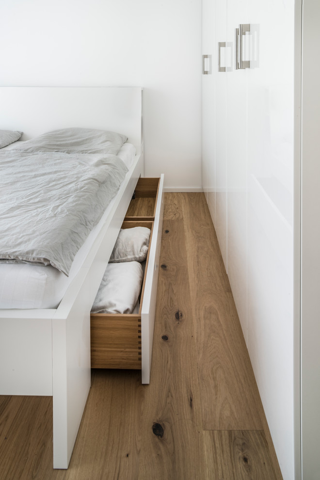 This is an example of a scandinavian bedroom in Munich.
