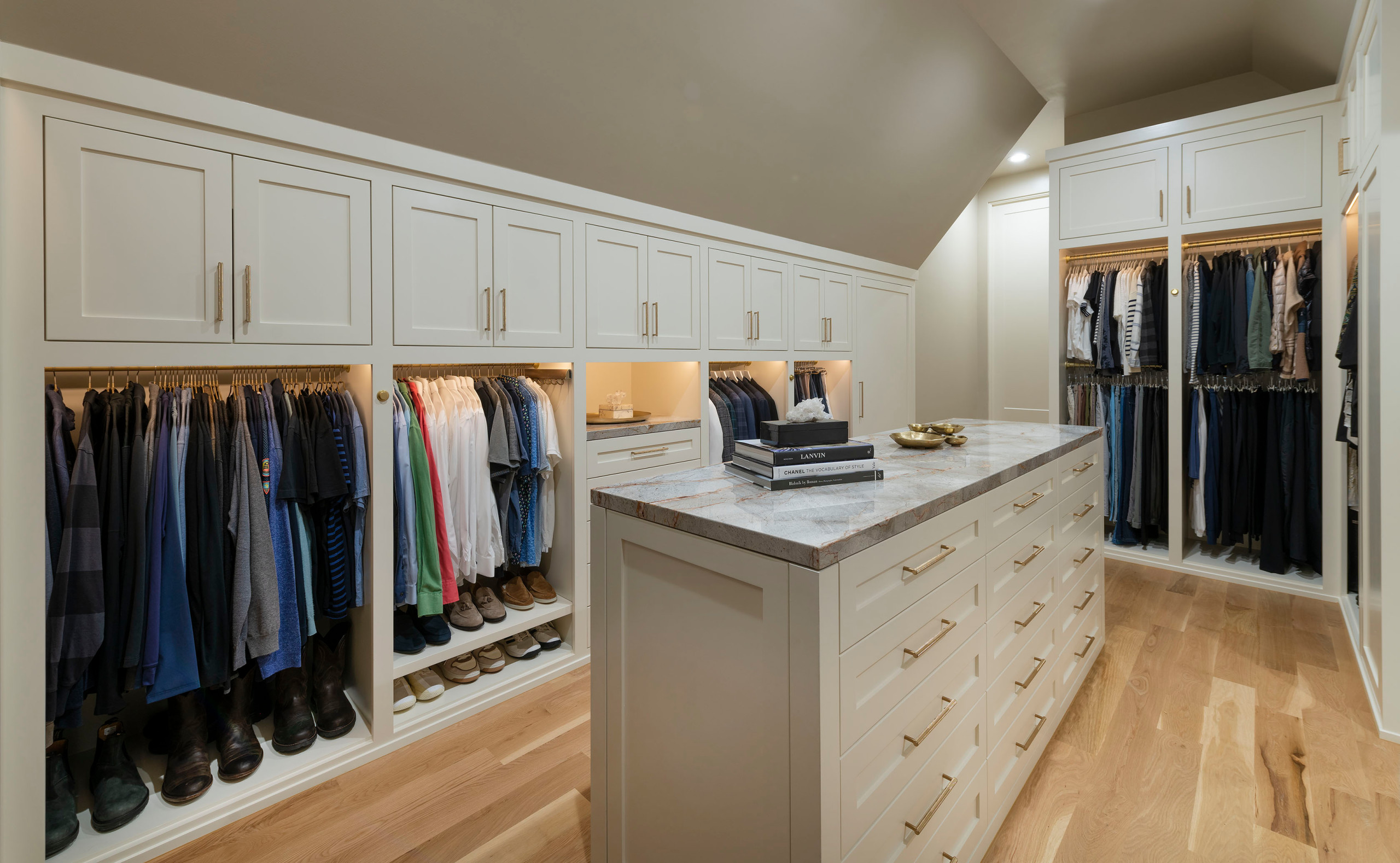 75 Large Closet with Louvered Cabinets Ideas You'll Love - November, 2023