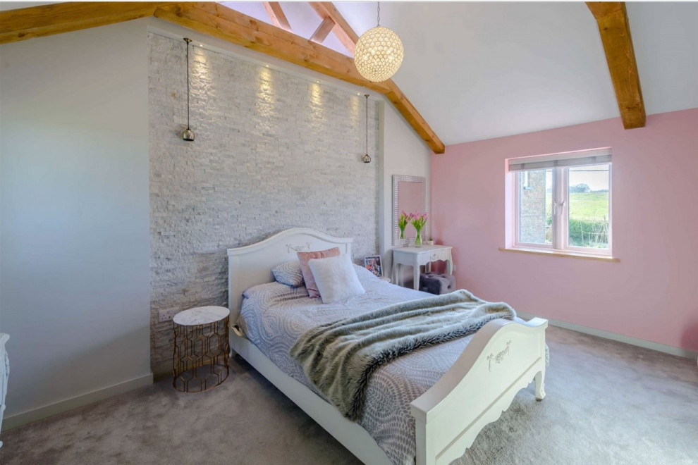 На фото: большая детская в современном стиле с спальным местом, розовыми стенами, ковровым покрытием, серым полом и сводчатым потолком для подростка, девочки с