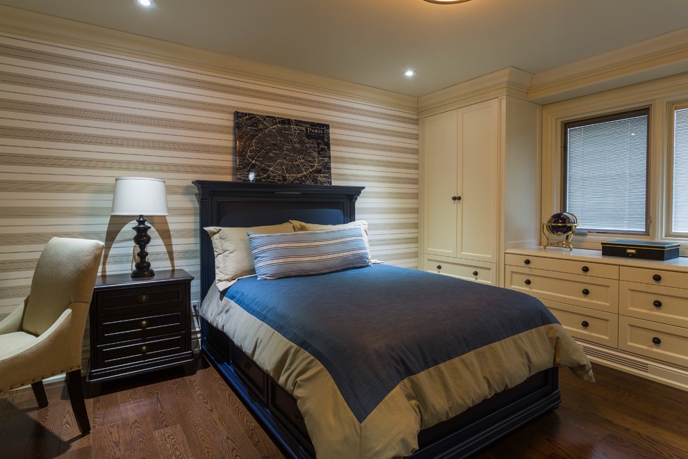 Transitional home design photo in Toronto