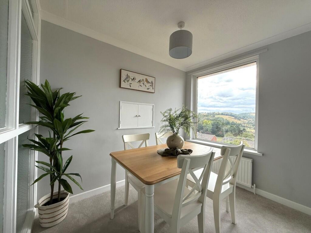 4 Woodleigh Close - Stage To Sell