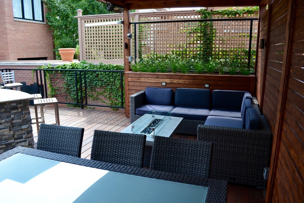 Design ideas for a mid-sized modern rooftop deck in Chicago with an outdoor kitchen and an awning.