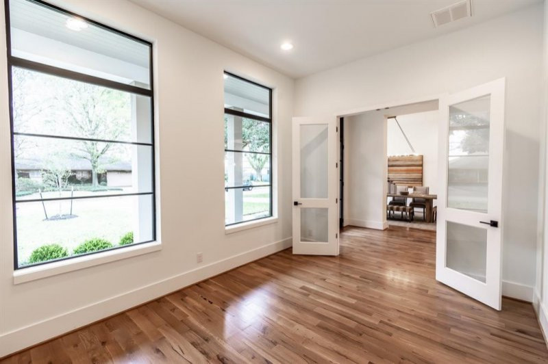 Inspiration for a transitional home design remodel in Houston