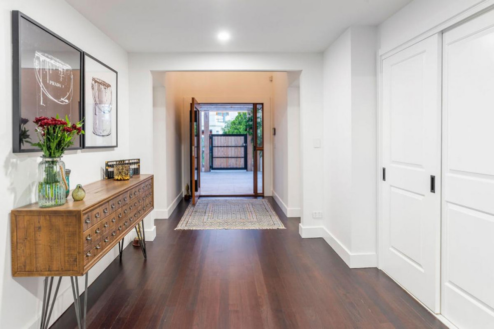 Photo of a contemporary hallway in Gold Coast - Tweed.