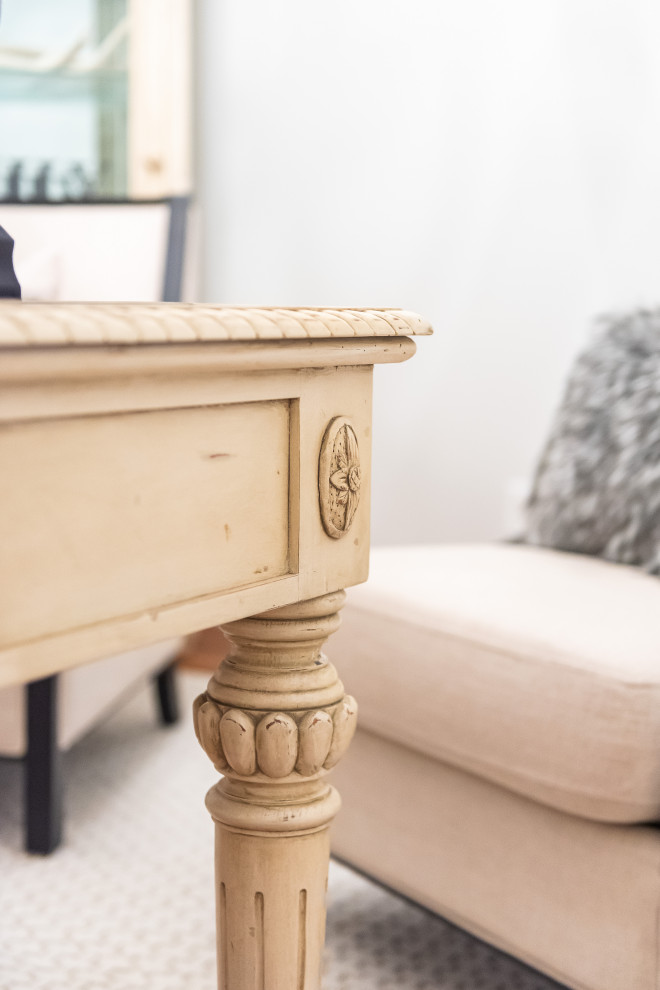 Inspiration for a transitional home design remodel in Toronto