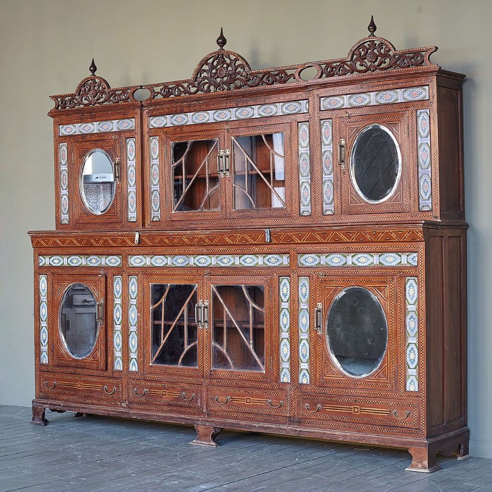 Антикварный буфет из тика с изразцами