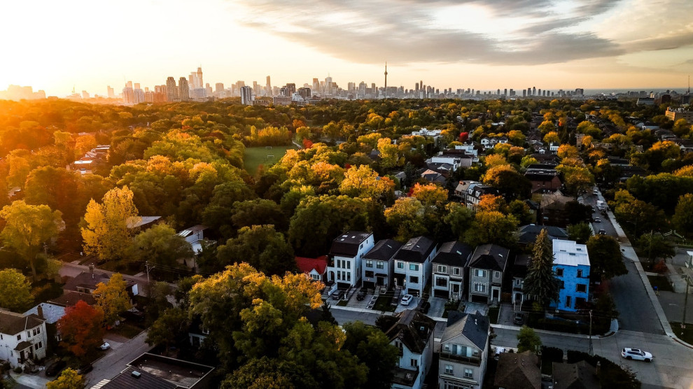 Inspiration for a transitional home design remodel in Toronto