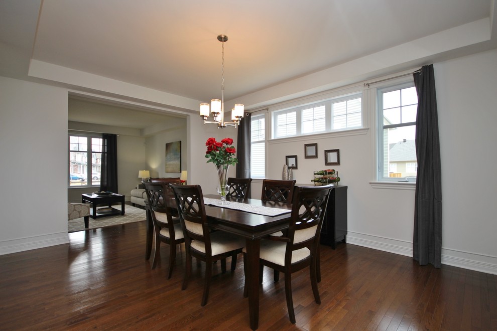 Design ideas for a transitional dining room in Ottawa.