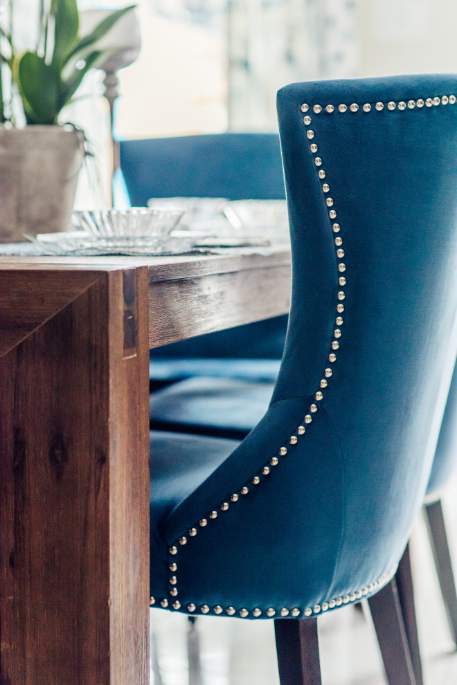 Home design - transitional home design idea in Toronto