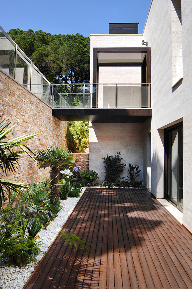Inspiration for a transitional patio in Barcelona.