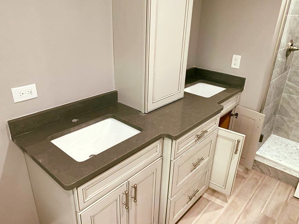 Large modern master bathroom in Tampa with an undermount sink and engineered quartz benchtops.
