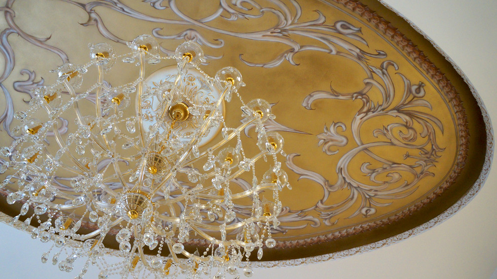 Роспись потолков в гостинной загородного дома