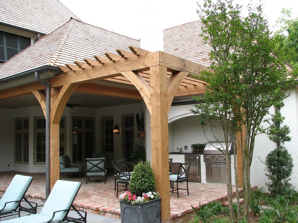 This is an example of a contemporary verandah in Dallas.