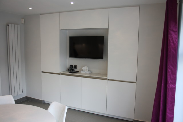 Matt white handleless kitchen contemporary-koek
