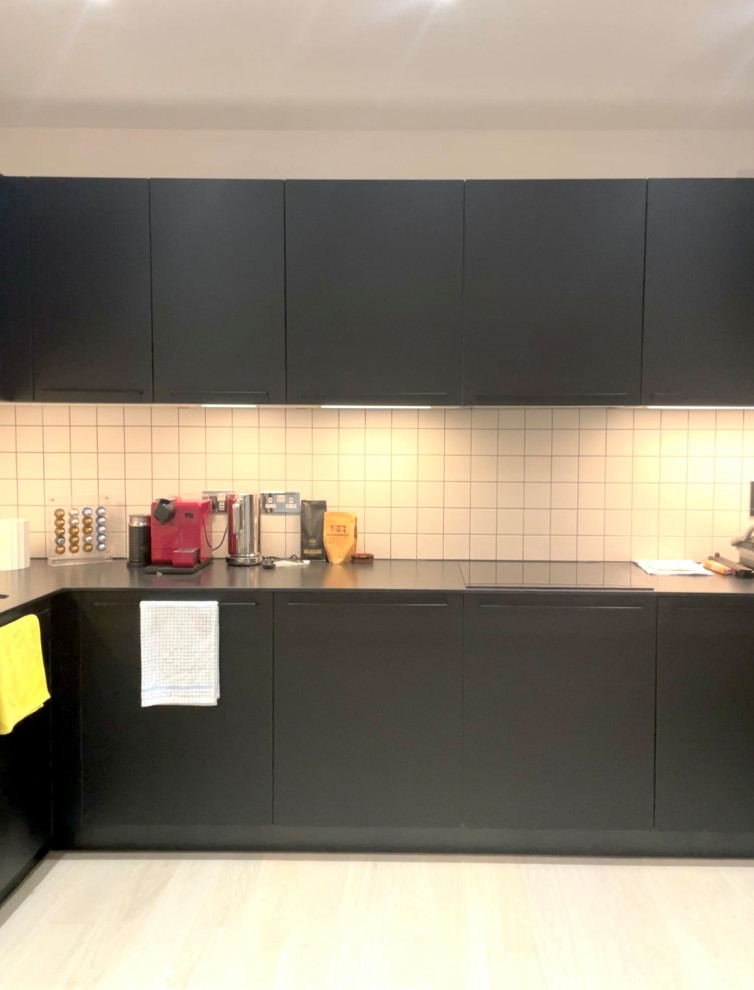 Kitchen in dark blue colours